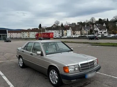 Gebraucht Mercedes 190 136 PS (100 kW) 1990 Grau Limousine