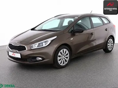 Gebraucht Kia Ceed Sportswagon 99 PS (72 kW) 2012 Sandbeige Kombi