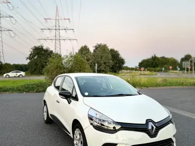 Używany Renault Clio IV Life 75 KM (55 kW) 2018 Biały Hatchback