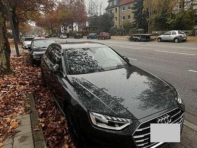 Grau Gebraucht 2021 Audi A4 Advanced Kombi | 29.999 €