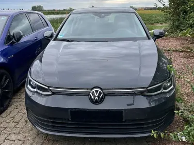 Gebraucht VW Golf VIII Life 150 PS (110 kW) 2023 Grau Limousine