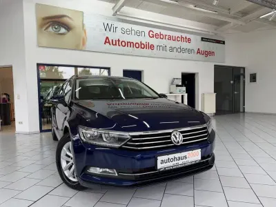 Gebraucht VW Passat Comfortline 150 PS (110 kW) 2018 Blau Kombi