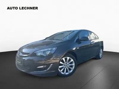 Gebraucht Opel Astra 140 PS (102 kW) 2013 Grau Limousine