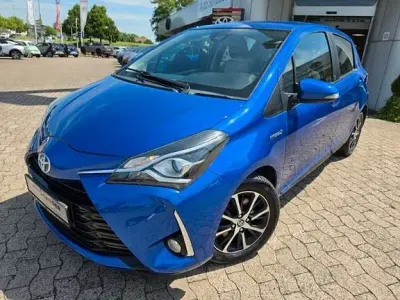 Gebraucht Toyota Yaris Basis 100 PS (73 kW) 2018 Titanblau metallic