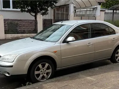 Gebraucht Ford Mondeo Ghia 170 PS (125 kW) 2002 Silber Limousine