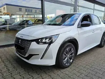 Gebraucht Peugeot e-208 Active 100 kW (136 PS) 2022 Weiß Kleinwagen