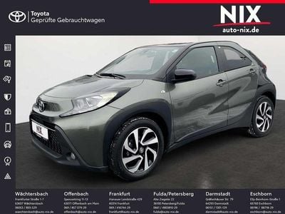 Cardamon green metallic/ night sky black Gebraucht 2023 Toyota Aygo X Basis SUV | 15.890 € (Etwas zu teuer)