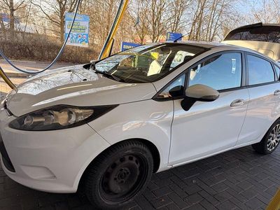 Gebraucht Ford Fiesta 92 PS (67 kW) 2009 Weiß Kleinwagen