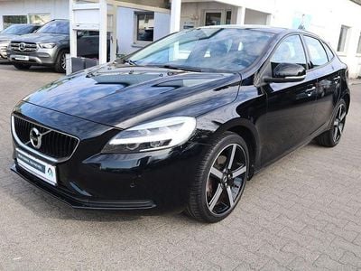 Second-hand Volvo V40 Momentum 152 CP (111 kW) 2018 Negru Berlinǎ