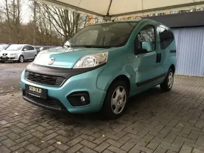 Begagnad Fiat Qubo Lounge 80 HK (58 kW) 2017 Blå Minibuss