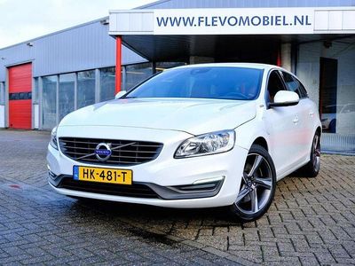 Gebraucht Volvo V60 Momentum 220 PS (161 kW) 2015 Weiß Kombi