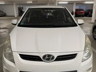 Gebraucht Hyundai i20 Classic 78 PS (57 kW) 2011 Weiß Kleinwagen