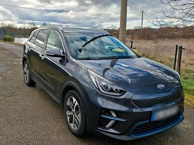 Grau Gebraucht 2020 Kia e-Niro Spirit SUV | 18.790 € (Etwas zu teuer)
