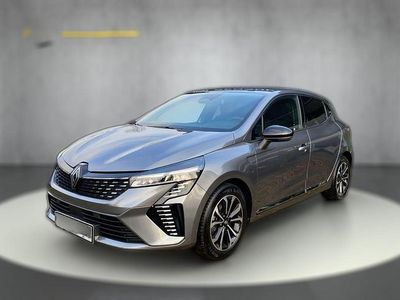 Grau metallic Gebraucht 2024 Renault Clio V Techno | 19.520 € (Etwas zu teuer)