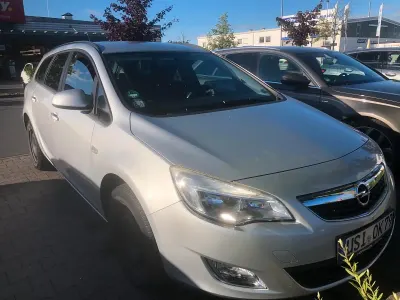 Gebraucht Opel Astra 140 PS (102 kW) 2011 Silber Kombi