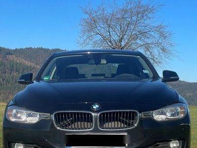 gebraucht BMW 320 Limousine - Schwarz - Automatik - Benzin