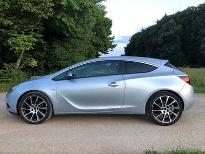 Gebraucht Opel Astra GTC 140 PS (102 kW) 2013 Silber Coupé