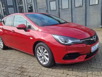 Gebraucht Opel Astra Elegance 131 PS (96 kW) 2019 Rot Limousine