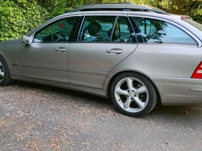 Gebraucht Mercedes C180 141 PS (103 kW) 2006 Andere farben Kombi