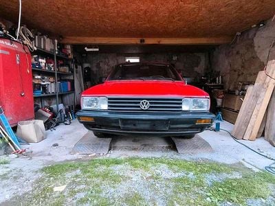 Second-hand VW Passat 72 CP (52 kW) 1987 Roșu Hatchback