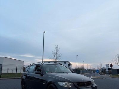 Gebraucht BMW 320 163 PS (119 kW) 2008 Schwarz Kombi