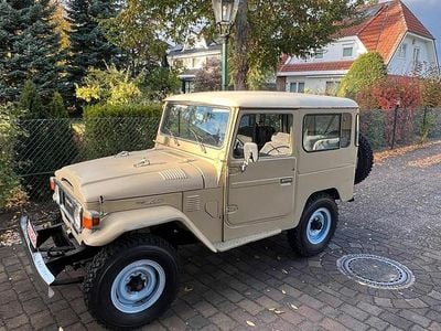 Beige Gebraucht 1982 Toyota Land Cruiser SUV | 25.200 €