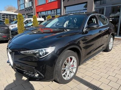 Gebraucht Alfa Romeo Stelvio Lusso 209 PS (153 kW) 2017 Schwarz SUV