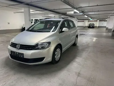 Gebraucht VW Golf V Comfortline 122 PS (89 kW) 2009 Silver leaf white gold Kombi