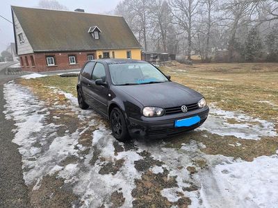 Schwarz Gebraucht 2000 VW Golf IV Kleinwagen | 1.650 € (Fairer Preis)