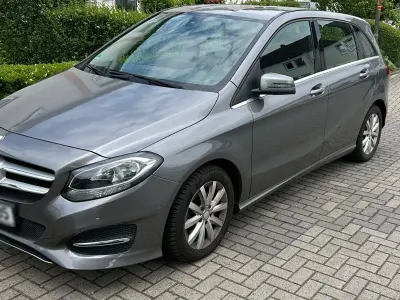 Gebraucht Mercedes B180 109 PS (80 kW) 2015 Schwarz Kleinwagen