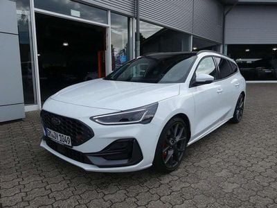 Gebraucht Ford Focus ST 280 PS (205 kW) 2023 Lackierung frostweiss weiß Kombi