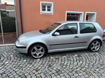 Silber Gebraucht 2002 VW Golf IV Kleinwagen | 1.800 € (Fairer Preis)