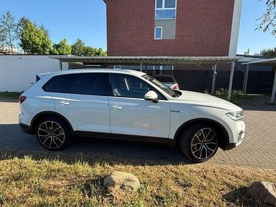 Gebraucht VW Touareg 231 PS (169 kW) 2019 Weiß SUV
