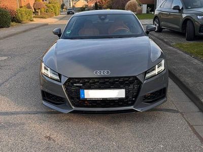 Grau Gebraucht 2018 Audi TT Ambiente Coupé | 36.000 €