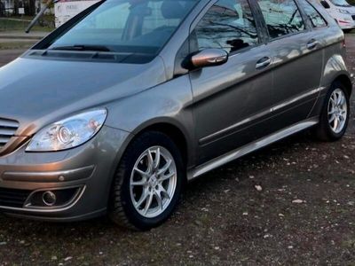 Mercedes B200