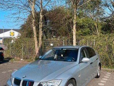 Gebraucht BMW 320 163 PS (119 kW) 2006 Silber Limousine