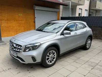 Używany Mercedes GLA180 Business 122 KM (89 kW) 2017 Srebrny SUV