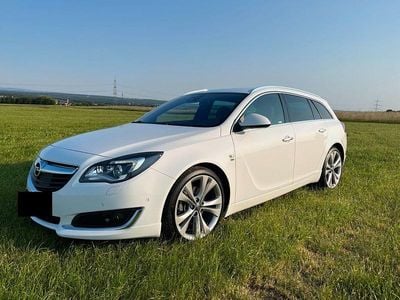 Weiß Gebraucht 2016 Opel Insignia OPC Kombi | 10.000 € (Etwas zu teuer)