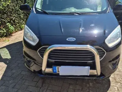 Gebraucht Ford Tourneo Courier Titanium 101 PS (74 kW) 2018 Schwarz Van / Kleinbus