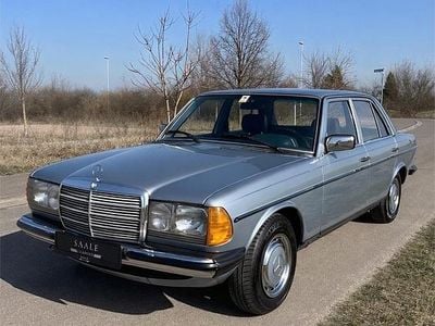 Gebraucht Mercedes 200 109 PS (80 kW) 1982 Silber Limousine