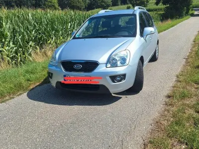 Gebraucht Kia Carens Spirit 144 PS (105 kW) 2011 Silber Van / Kleinbus