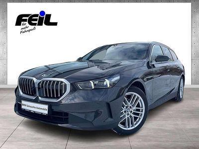 Gebraucht BMW 520 Sport Line 197 PS (144 kW) 2025 Sophistograu brillanteffekt me Kombi