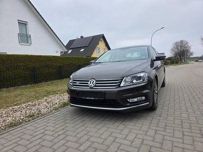 Usata VW Passat R-line 160 CV (117 kW) 2014 Marrone Berlina