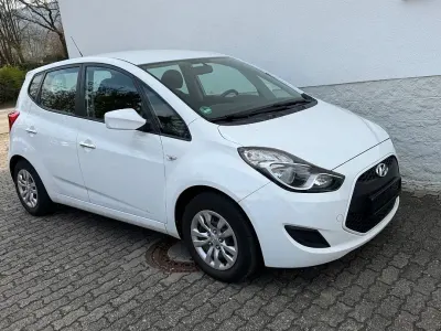 Gebraucht Hyundai ix20 90 PS (66 kW) 2015 Polar white Kleinwagen