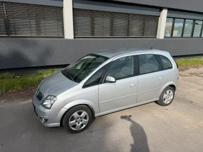 Gebraucht Opel Meriva 90 PS (66 kW) 2009 Silber Van / Kleinbus