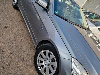 Grau Gebraucht 2009 Mercedes E250 Limousine | 8.500 € (Etwas zu teuer)
