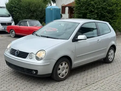 Gebraucht VW Polo Basis 64 PS (47 kW) 2004 Silber Kleinwagen