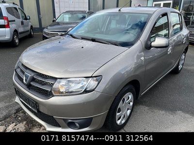 Usata Dacia Sandero Lauréate 75 CV (55 kW) 2014 Oro Berlina