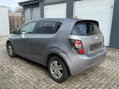 Gebraucht Chevrolet Aveo 101 PS (74 kW) 2012 Grau Limousine