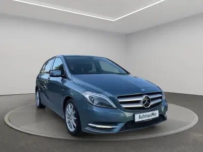 Gebraucht Mercedes B180 AMG Edition 1 122 PS (89 kW) 2012 Blau Kleinwagen